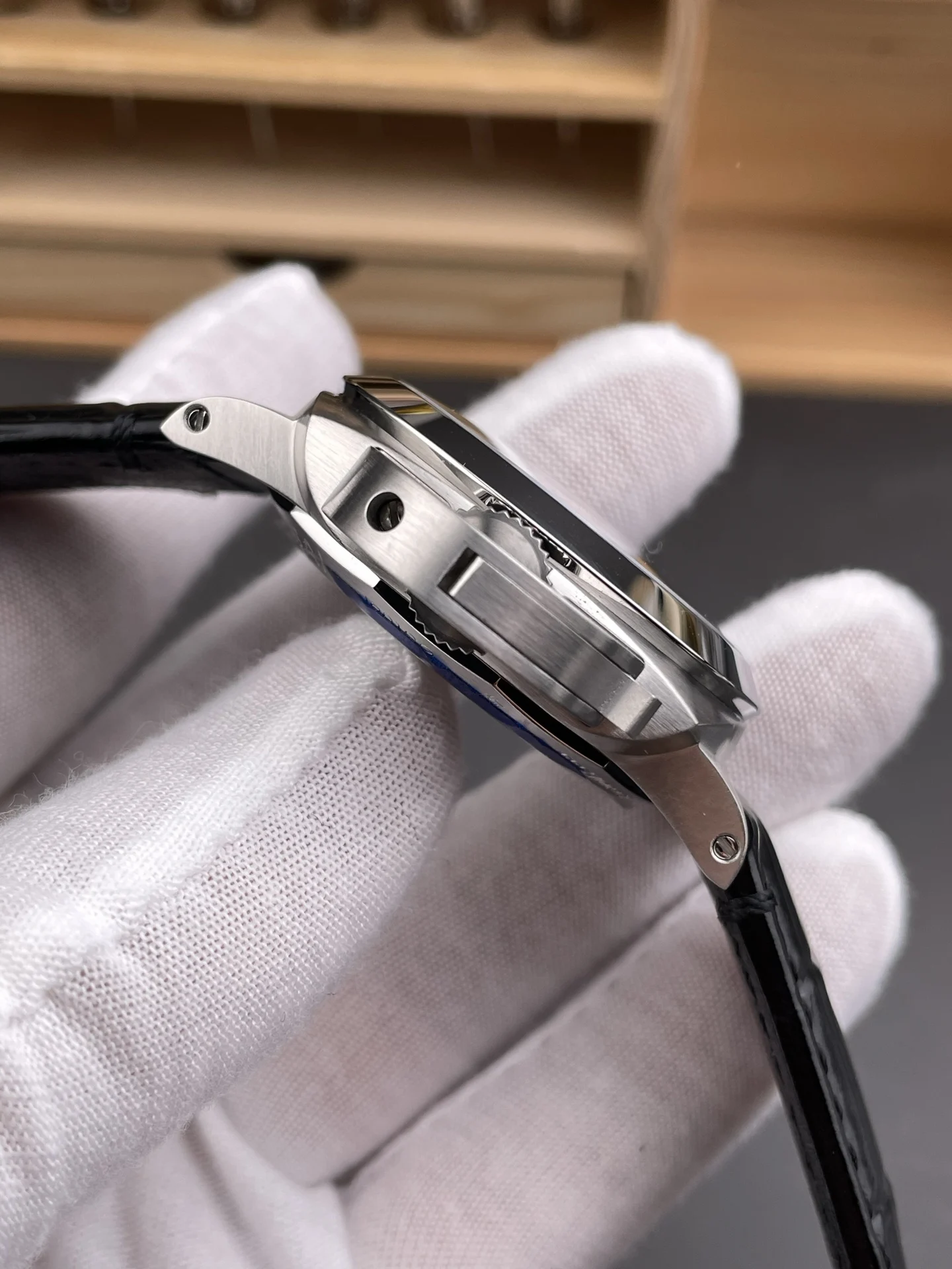 Panerai Luminor PAM01367 40mm — photographed off the sweep
