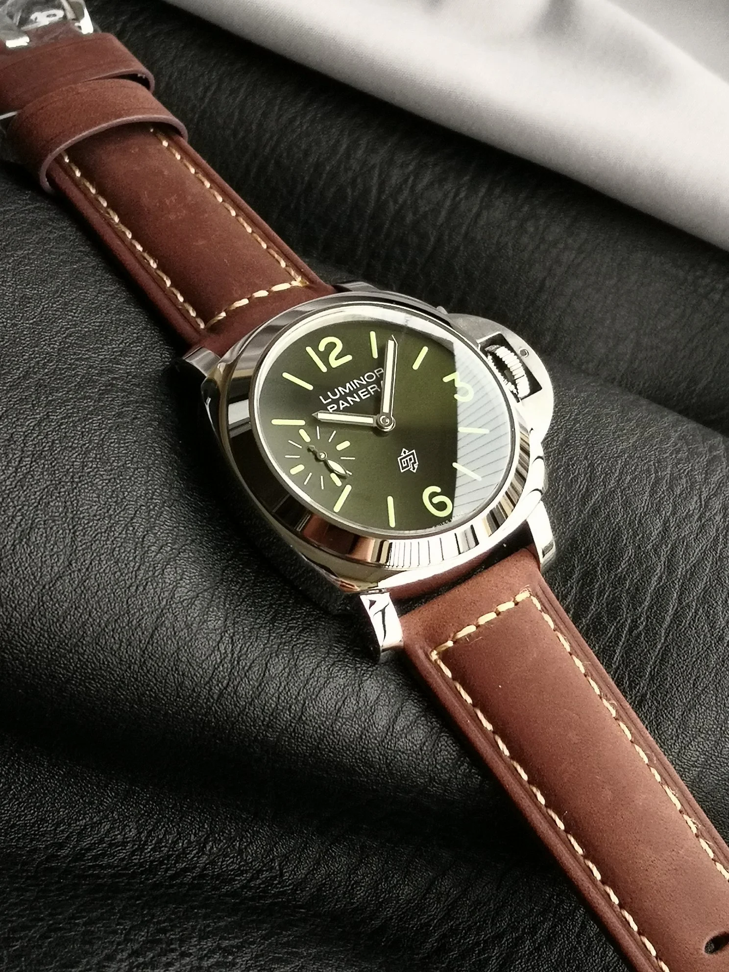 Panerai Luminor PAM01624 — photographed off the sweep