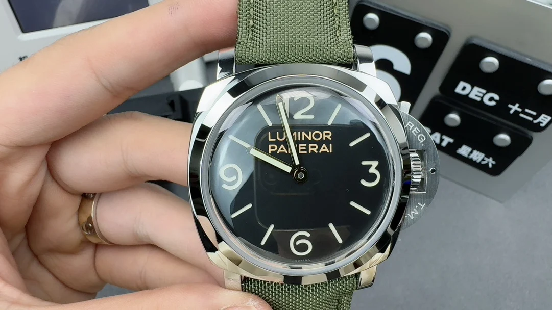 Panerai Manual 127 Brother Bubble — photographed off the sweep