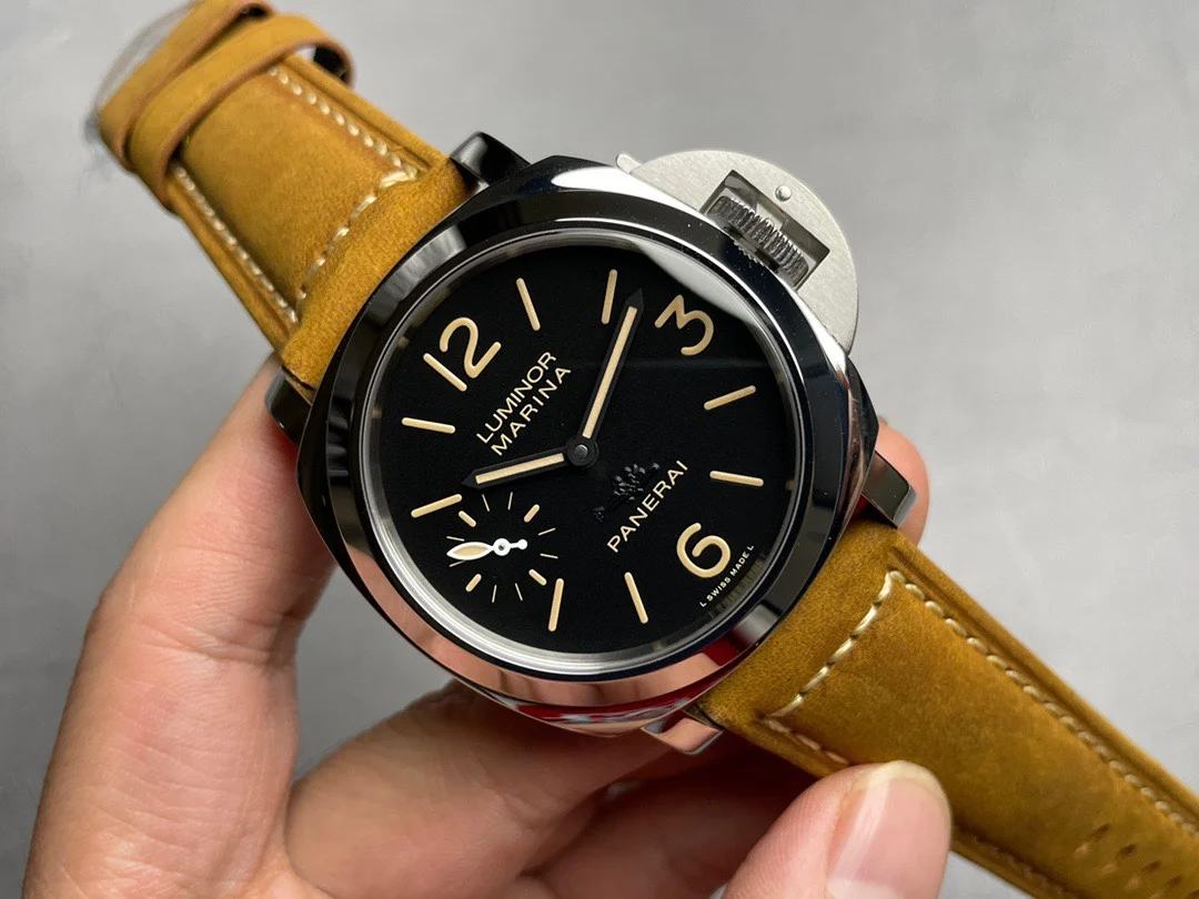 Panerai PAM00416 — photographed off the sweep