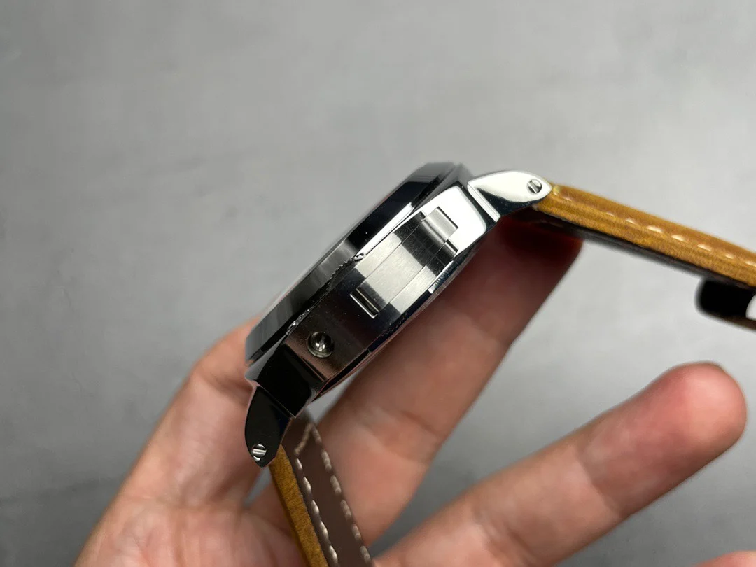 Panerai PAM00416 — photographed off the sweep