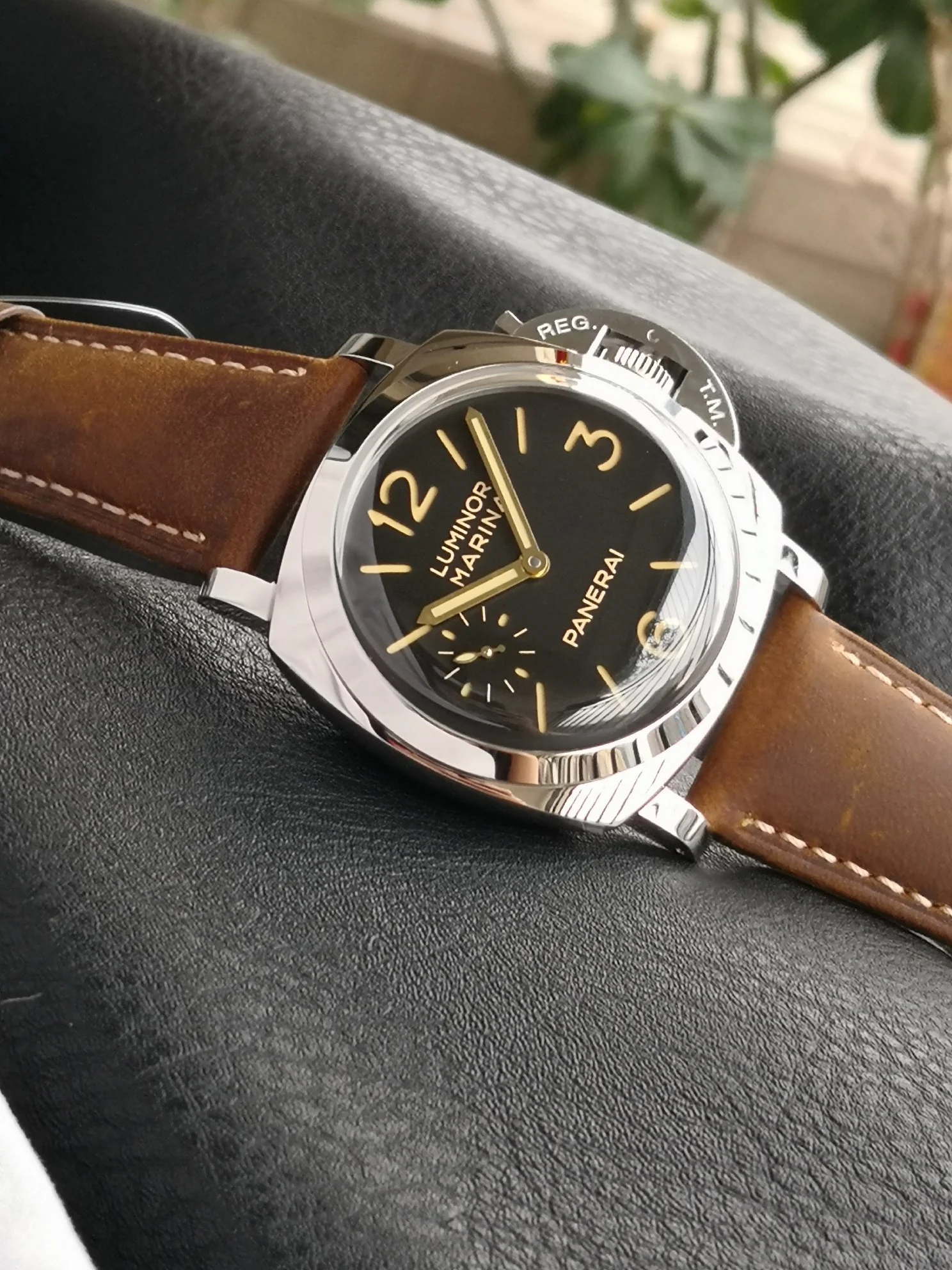 Panerai PAM00422 — photographed off the sweep
