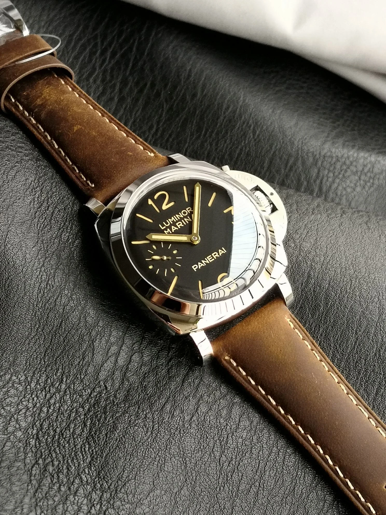 Panerai PAM00422 — photographed off the sweep