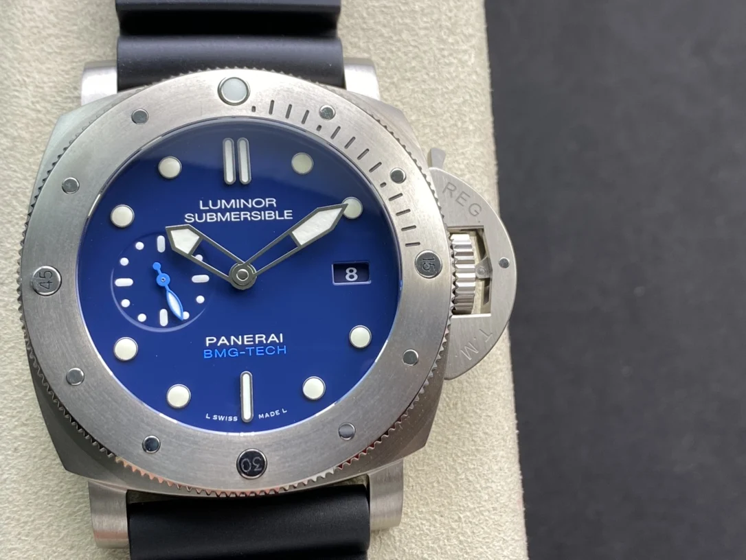 Panerai PAM00692 — photographed off the sweep