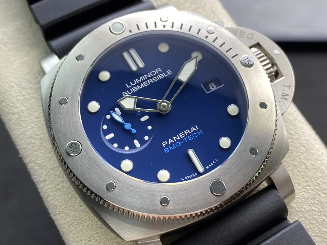 Panerai PAM00692 — photographed off the sweep
