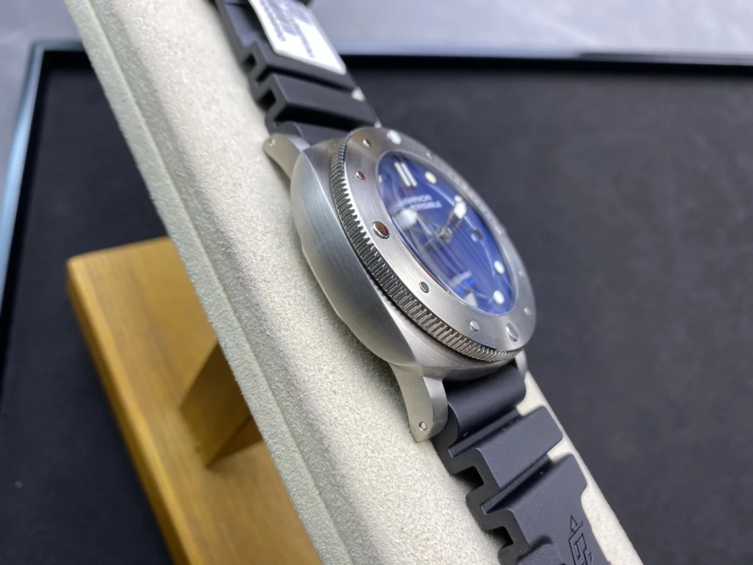 Panerai PAM00692 — photographed off the sweep