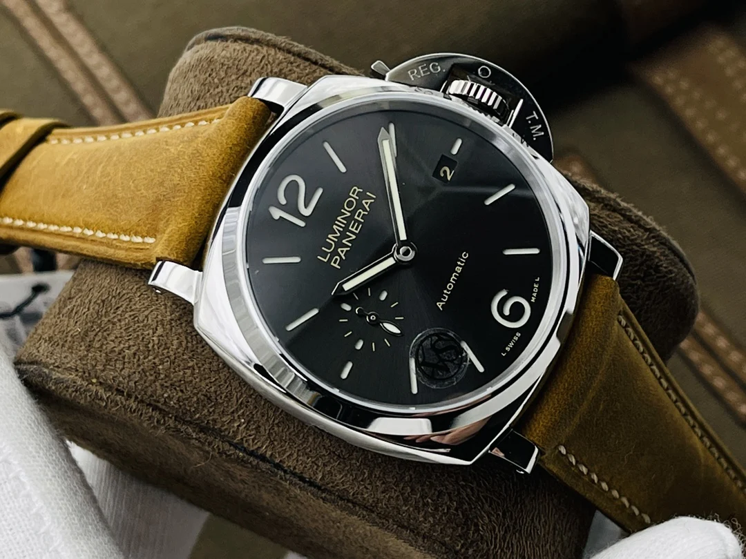 Panerai PAM00904 — photographed off the sweep