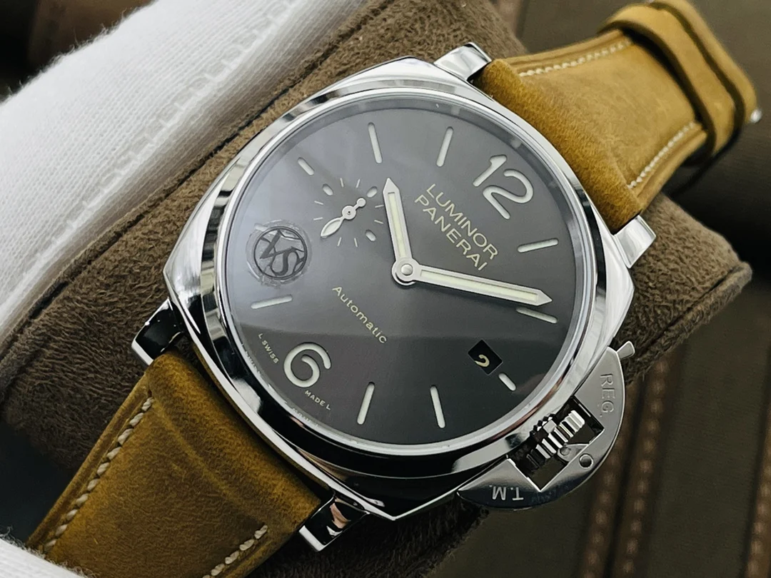 Panerai PAM00904 — photographed off the sweep