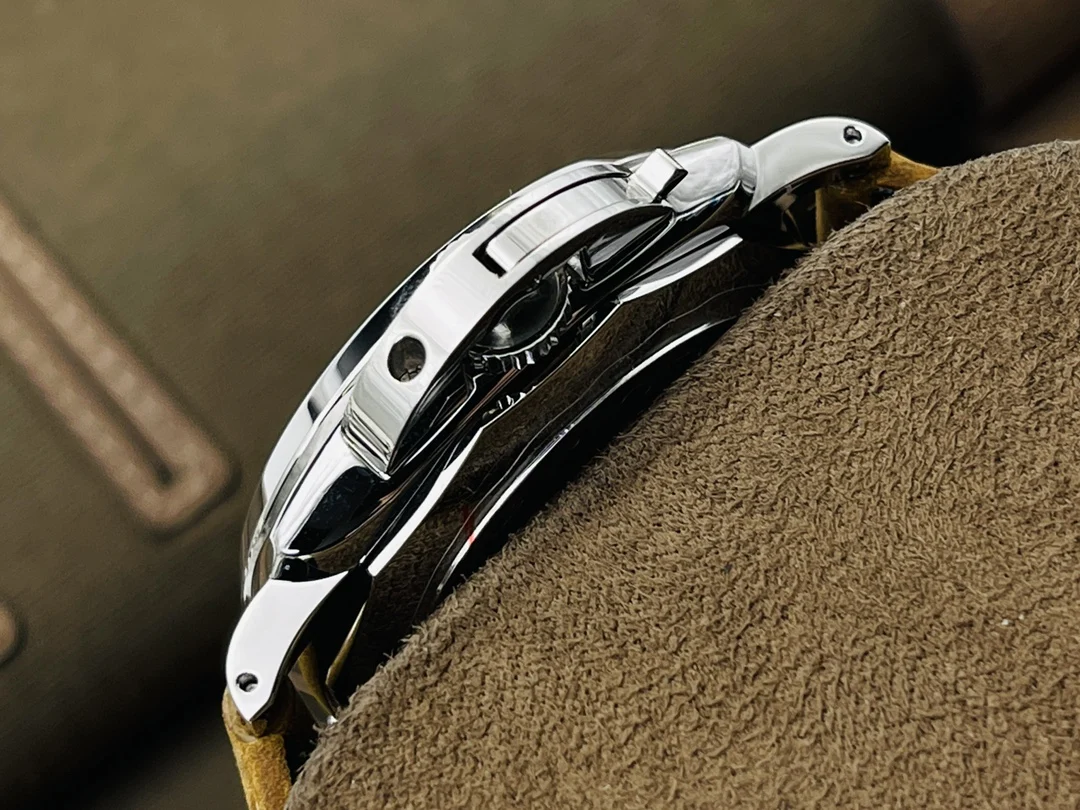 Panerai PAM00904 — photographed off the sweep