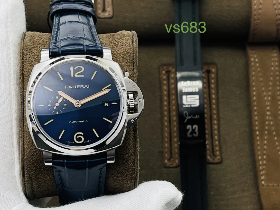 Panerai PAM00927 — photographed off the sweep