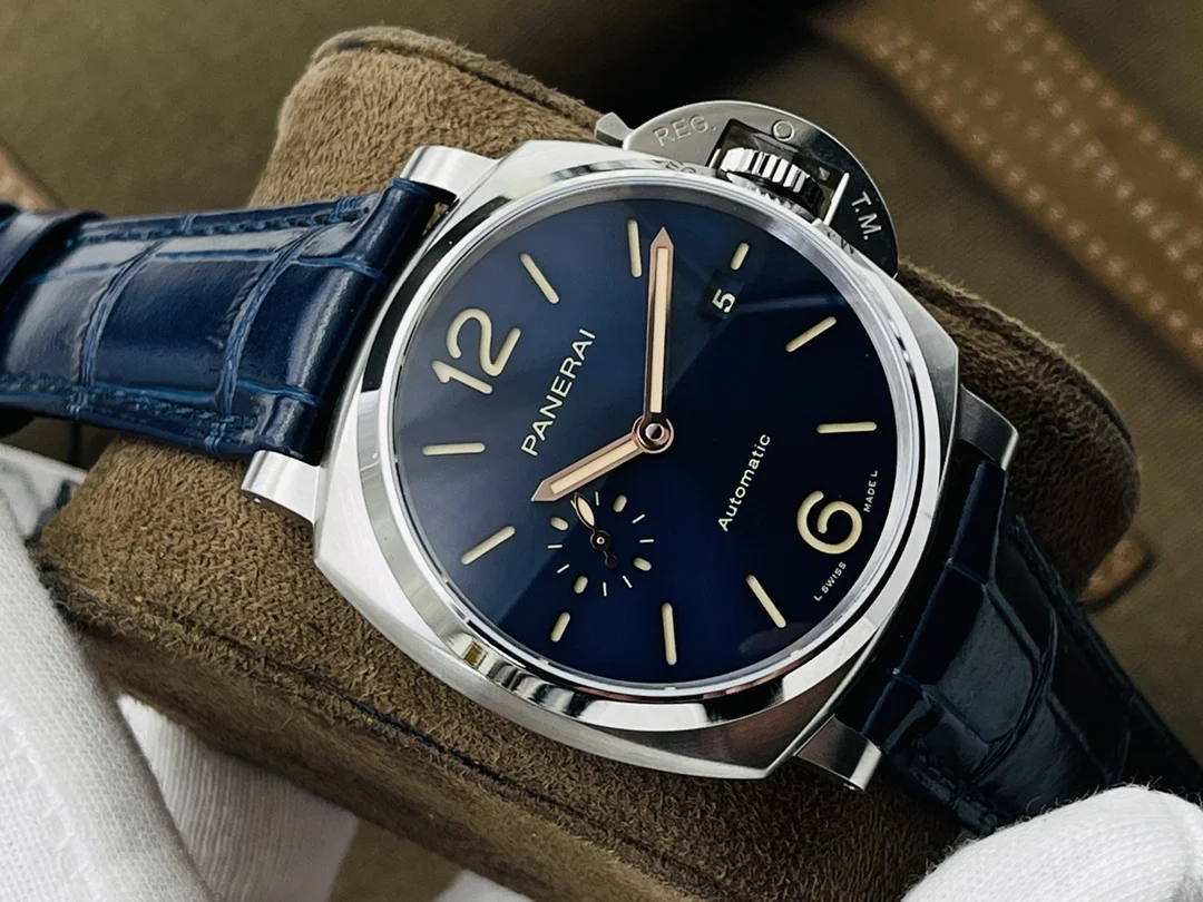 Panerai PAM00927 — photographed off the sweep