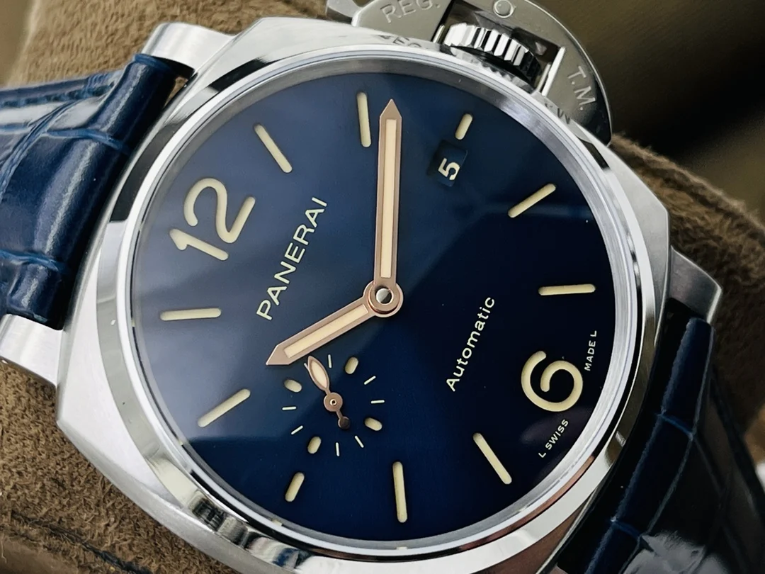 Panerai PAM00927 — photographed off the sweep