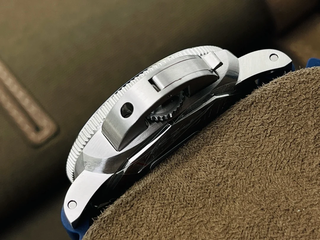 Panerai PAM00959 — photographed off the sweep