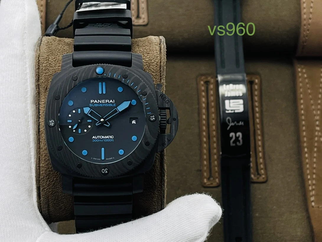 Panerai PAM00960 42mm — photographed off the sweep