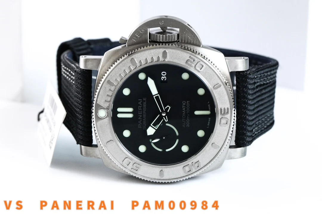 Panerai PAM00984 47mm — detail