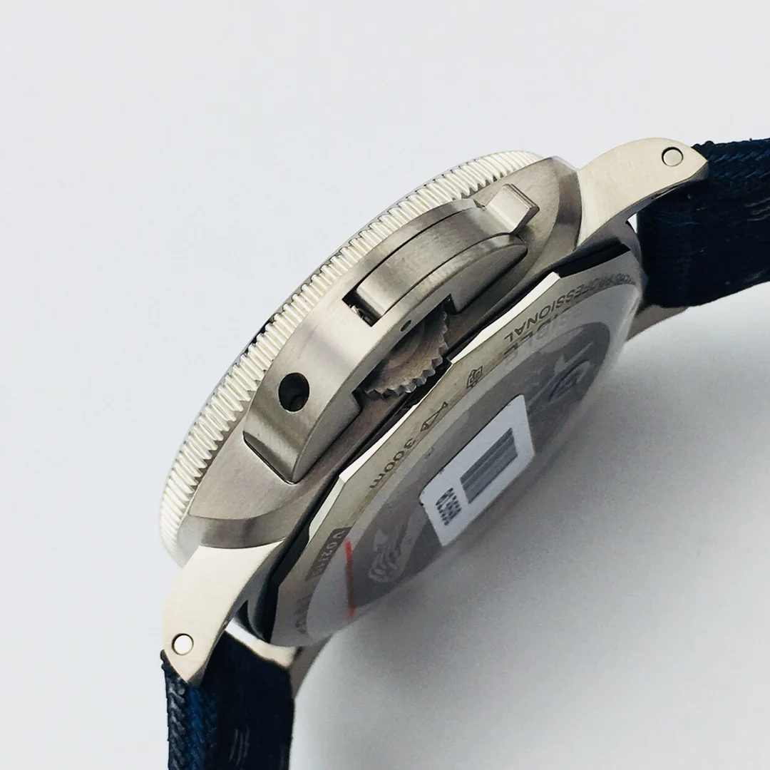 Panerai PAM00985 47mm — photographed off the sweep