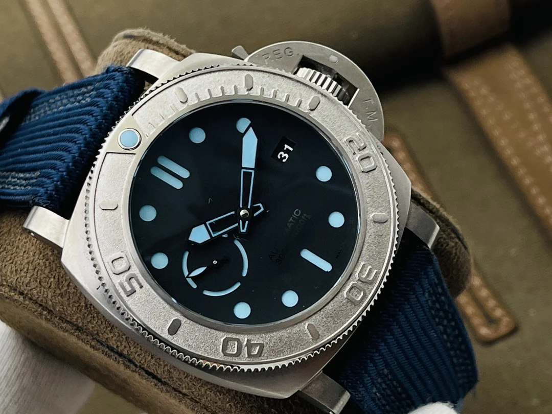 Panerai PAM00985 47mm — photographed off the sweep