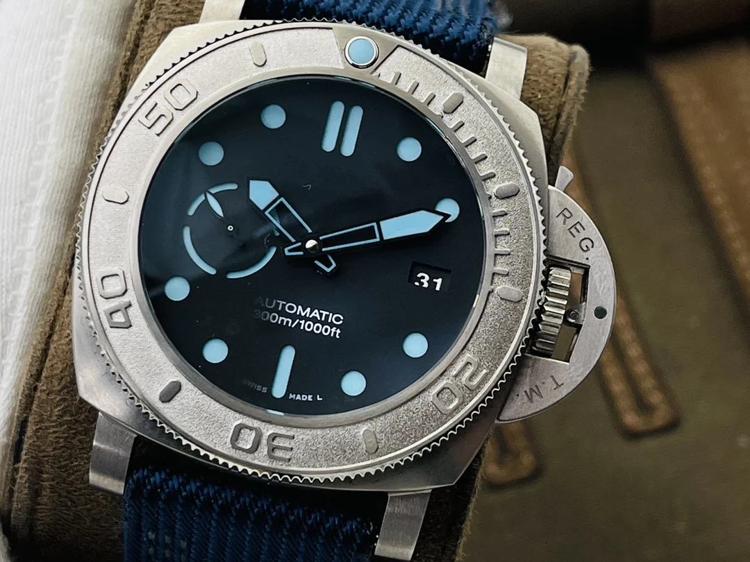 Panerai PAM00985 47mm — photographed off the sweep