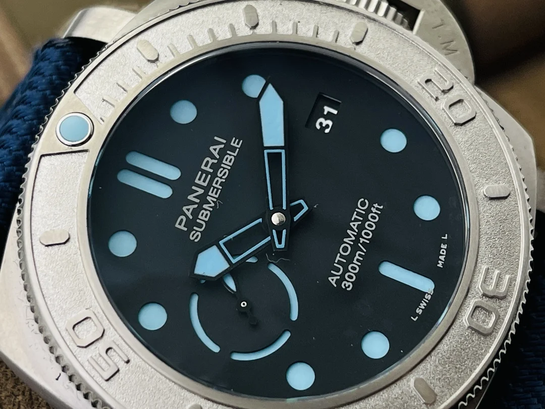 Panerai PAM00985 47mm — photographed off the sweep