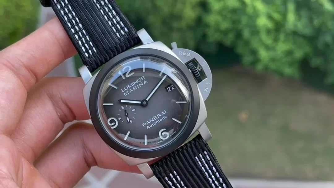 Panerai PAM01122