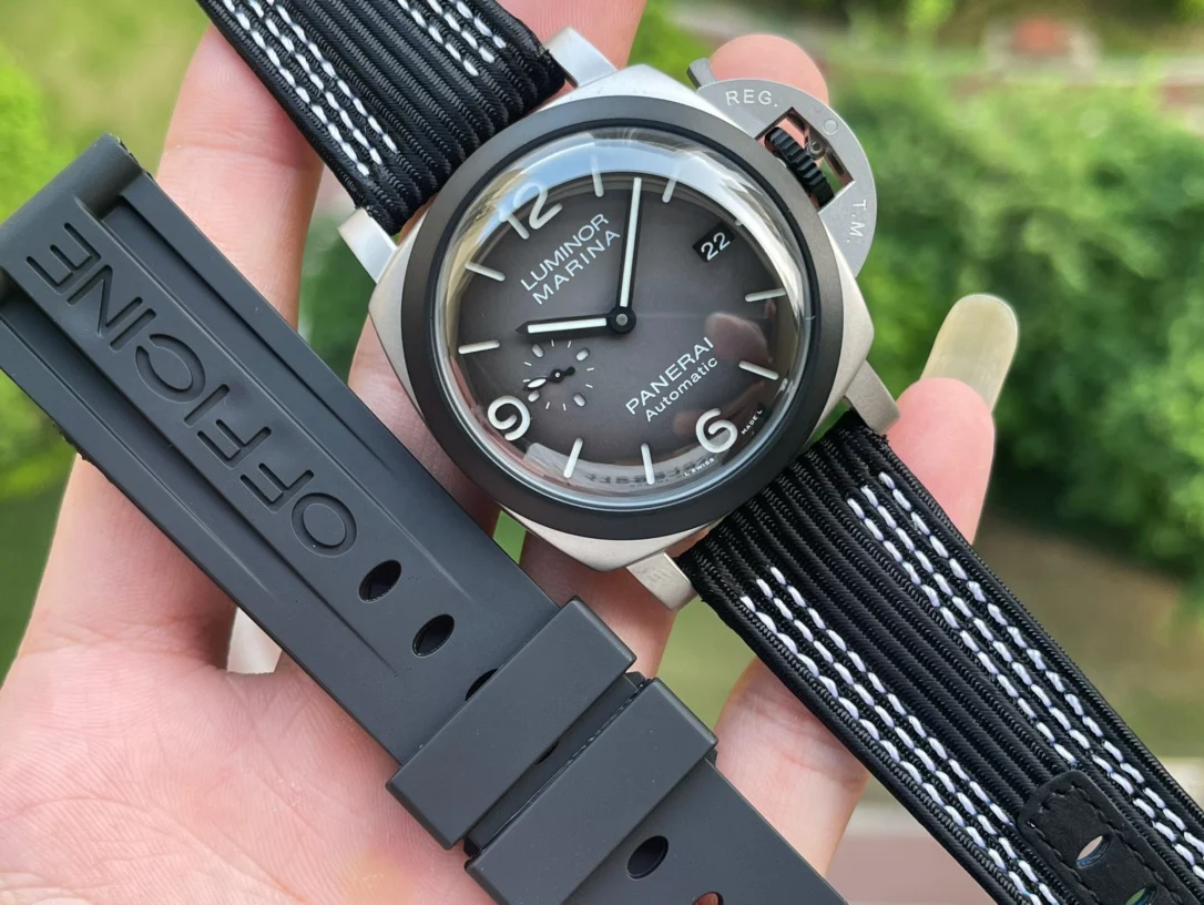 Panerai PAM01122 — photographed off the sweep
