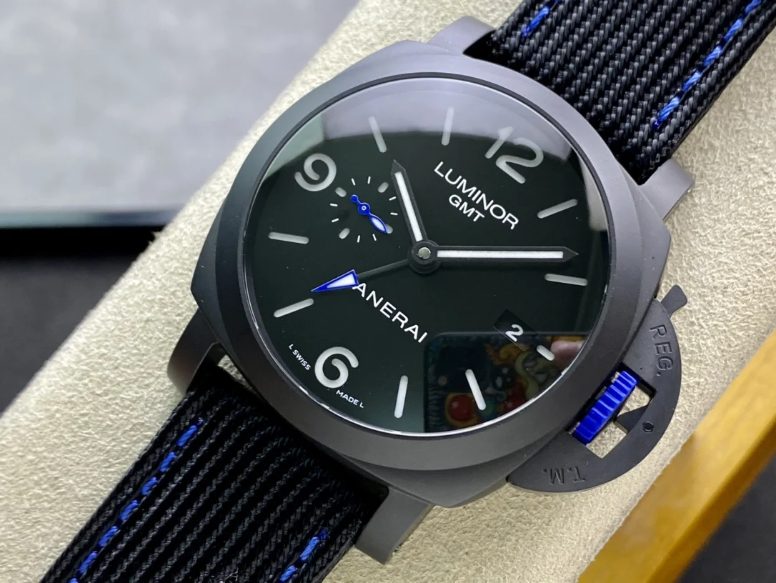 Panerai PAM01176 — photographed off the sweep