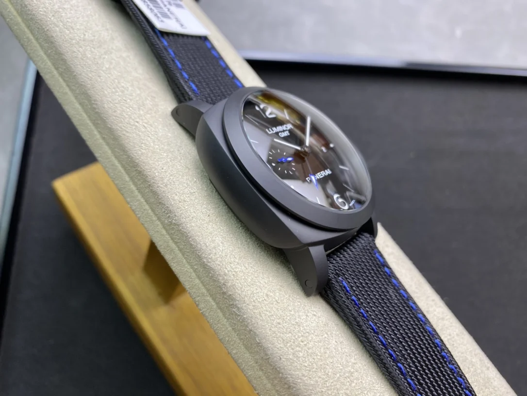Panerai PAM01176 — photographed off the sweep