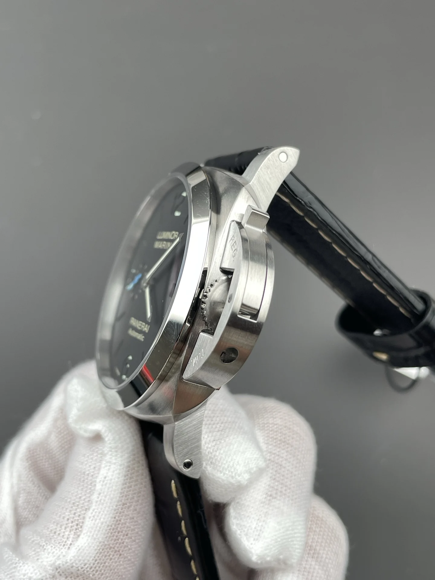 Panerai PAM01312 44mm — photographed off the sweep