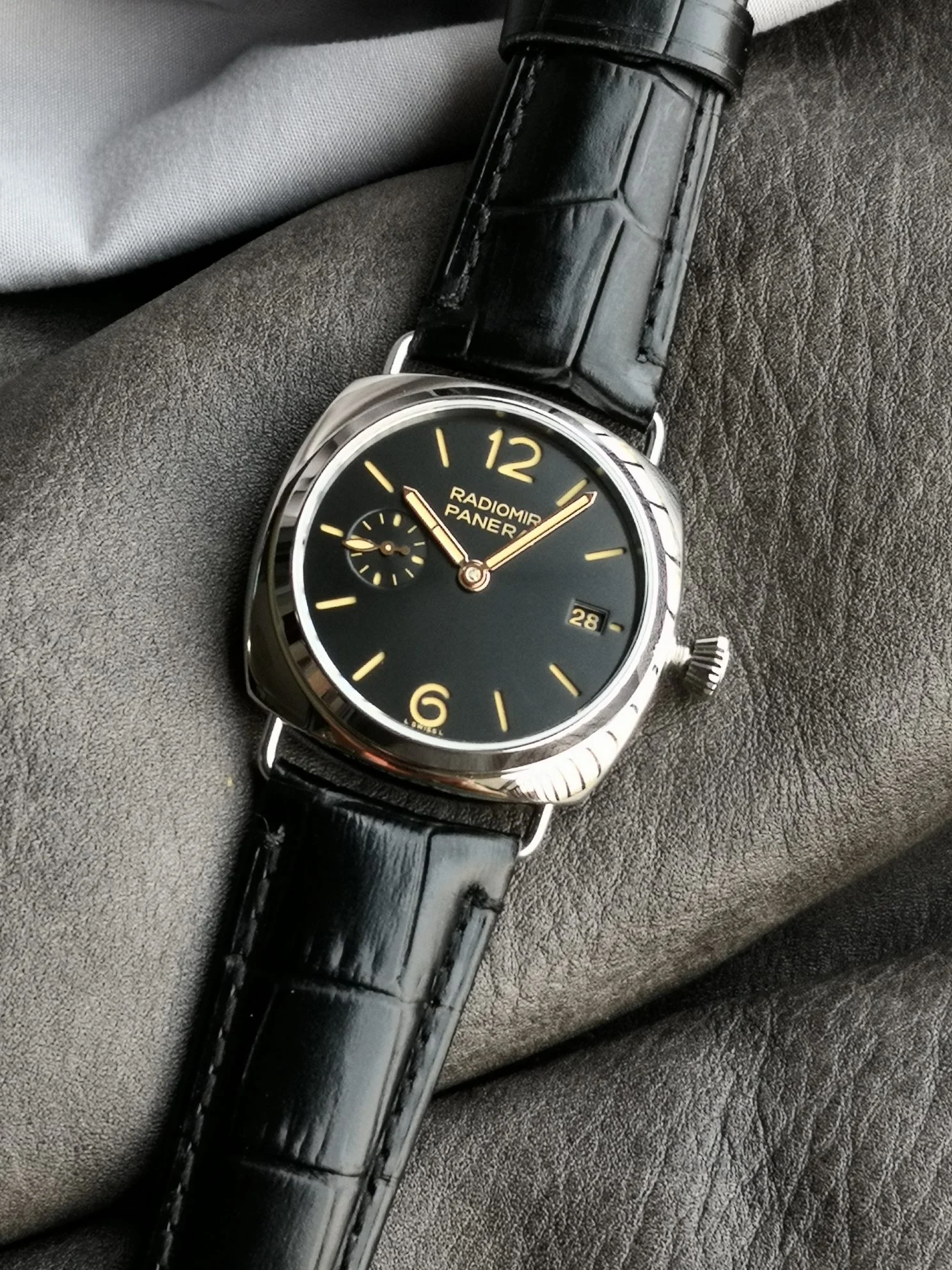 Panerai Steel Black Dial PAM01294 40mm — photographed off the sweep