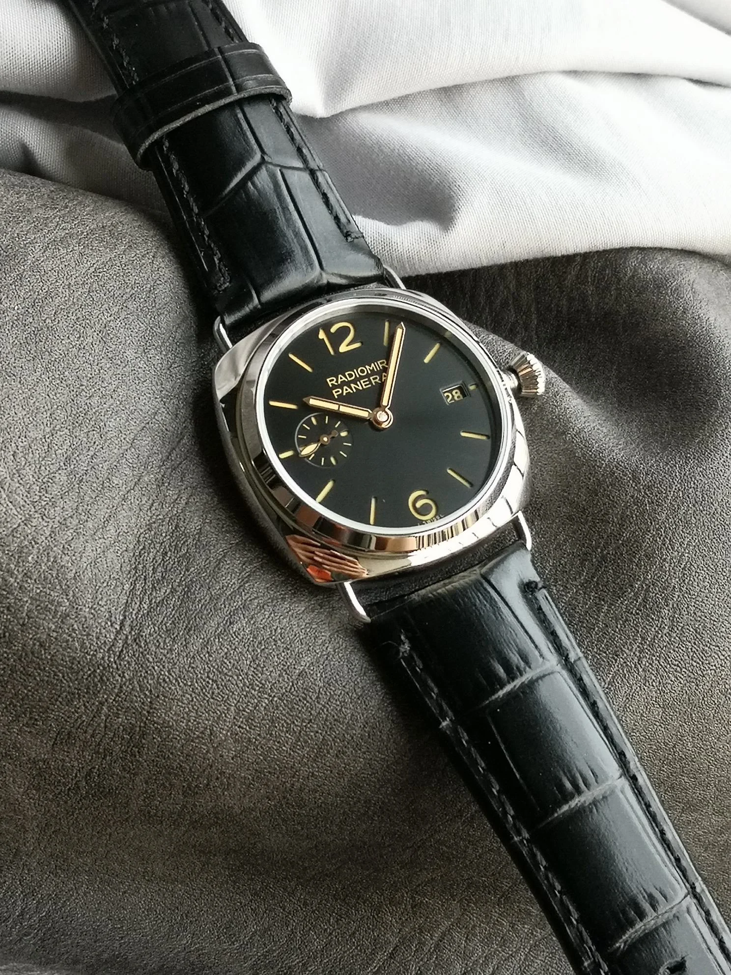 Panerai Steel Black Dial PAM01294 40mm — photographed off the sweep