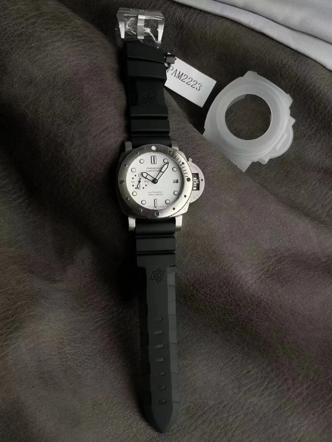 Panerai Submersible PAM02223