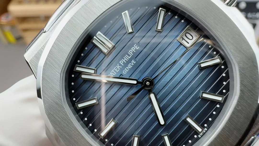 Patek Philippe 5811 330 integrated movement — photographed off the sweep