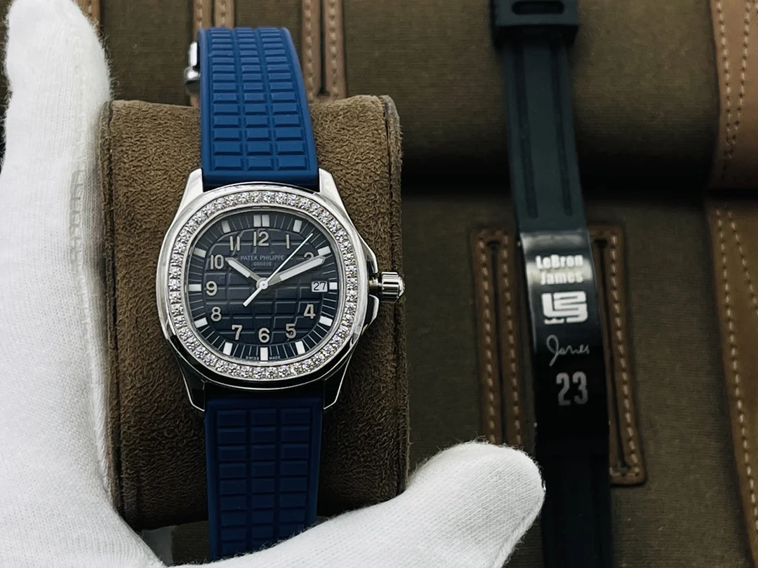 Patek Philippe Aquanaut 35.6mm — photographed off the sweep