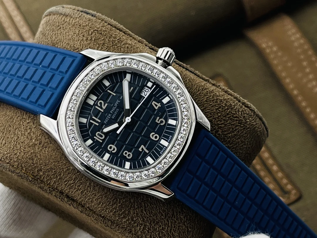 Patek Philippe Aquanaut 35.6mm — photographed off the sweep