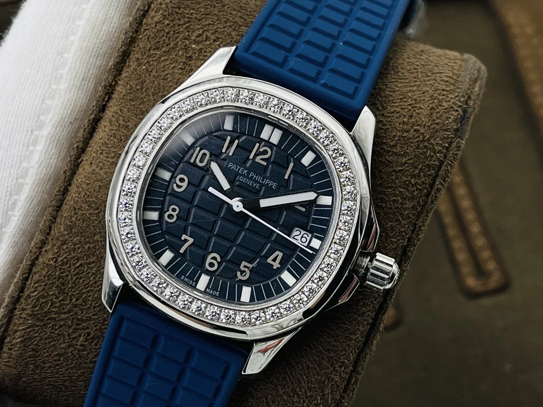 Patek Philippe Aquanaut 35.6mm — photographed off the sweep