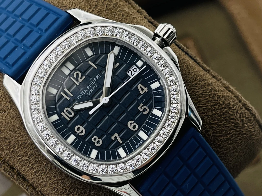 Patek Philippe Aquanaut 35.6mm — photographed off the sweep