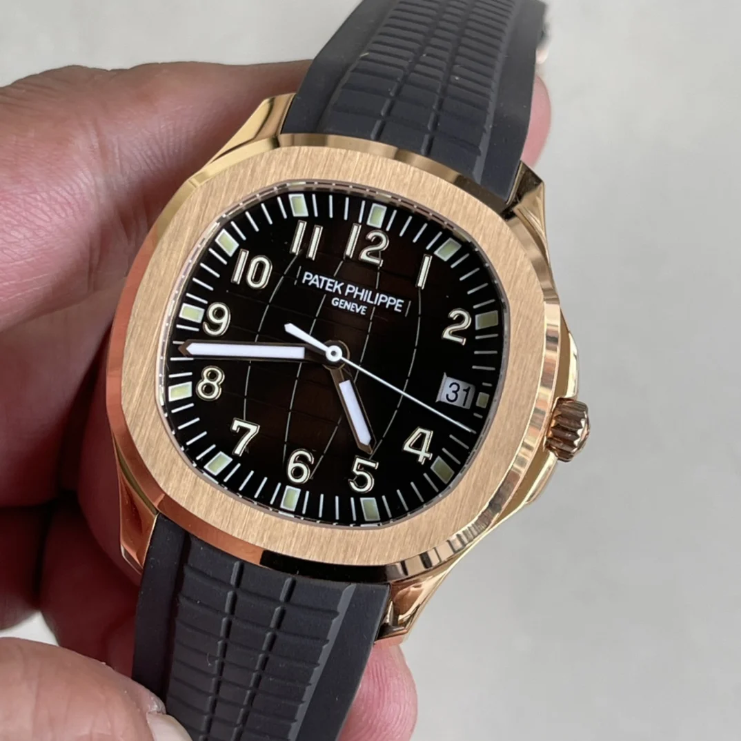 Patek Philippe Aquanaut 5167 — photographed off the sweep
