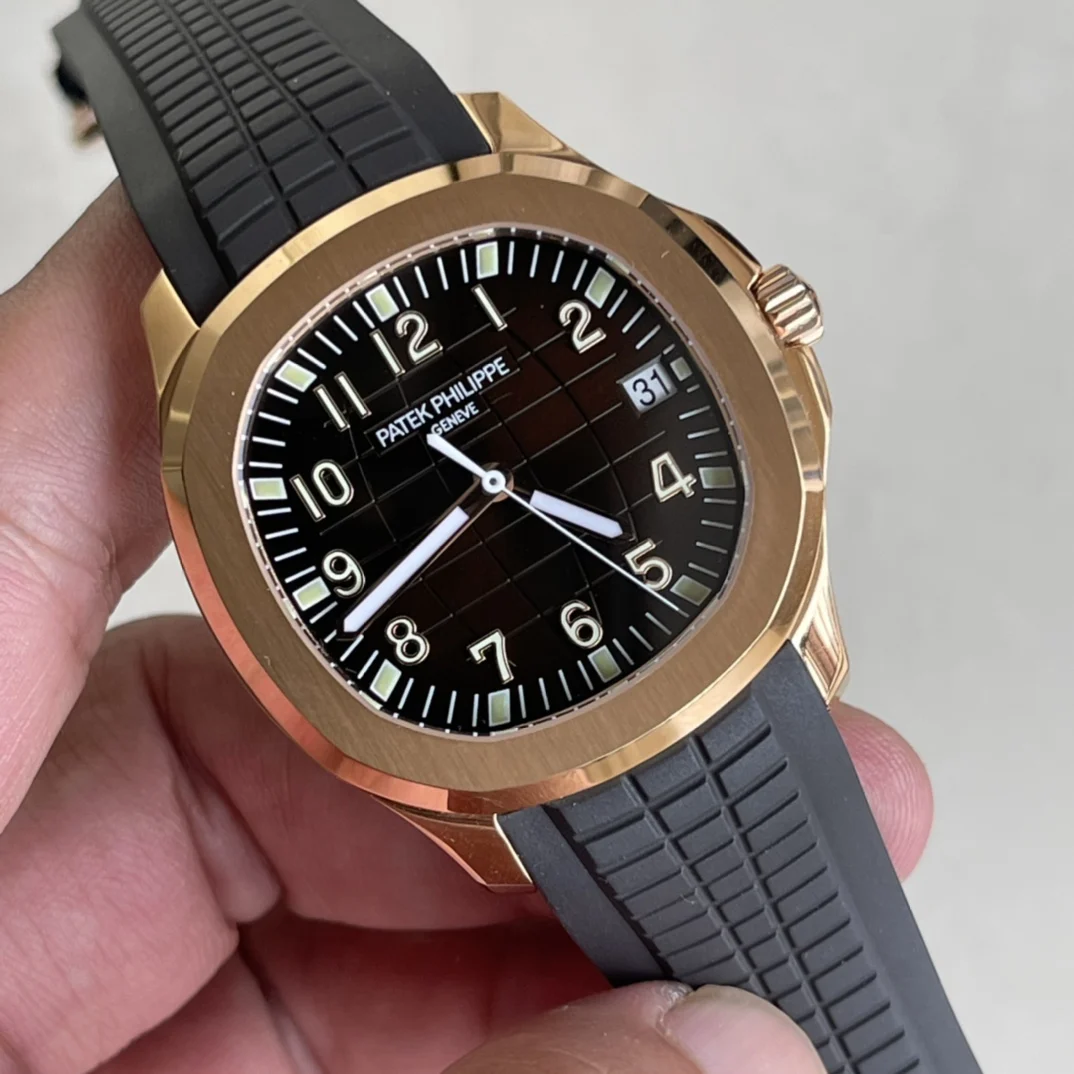 Patek Philippe Aquanaut 5167 — photographed off the sweep
