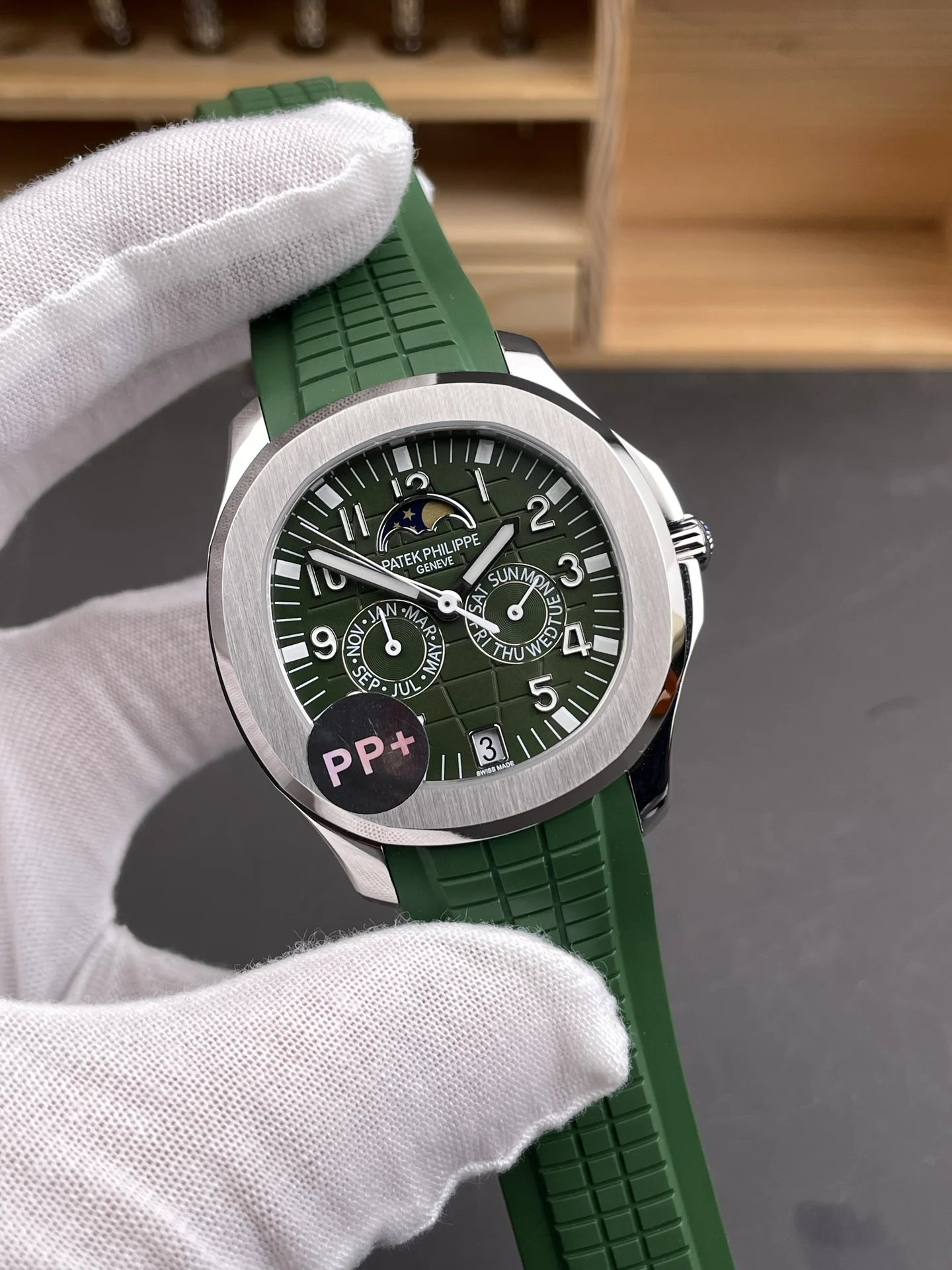 Patek Philippe Aquanaut Green Dial 5261 39.9mm — photographed off the sweep
