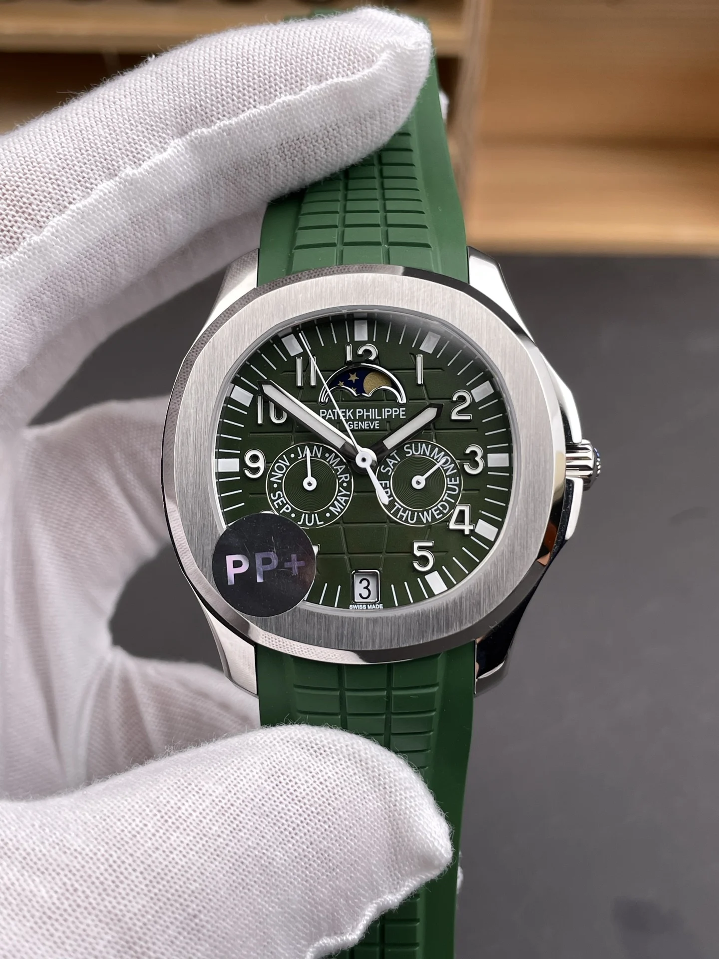 Patek Philippe Aquanaut Green Dial 5261 39.9mm — photographed off the sweep