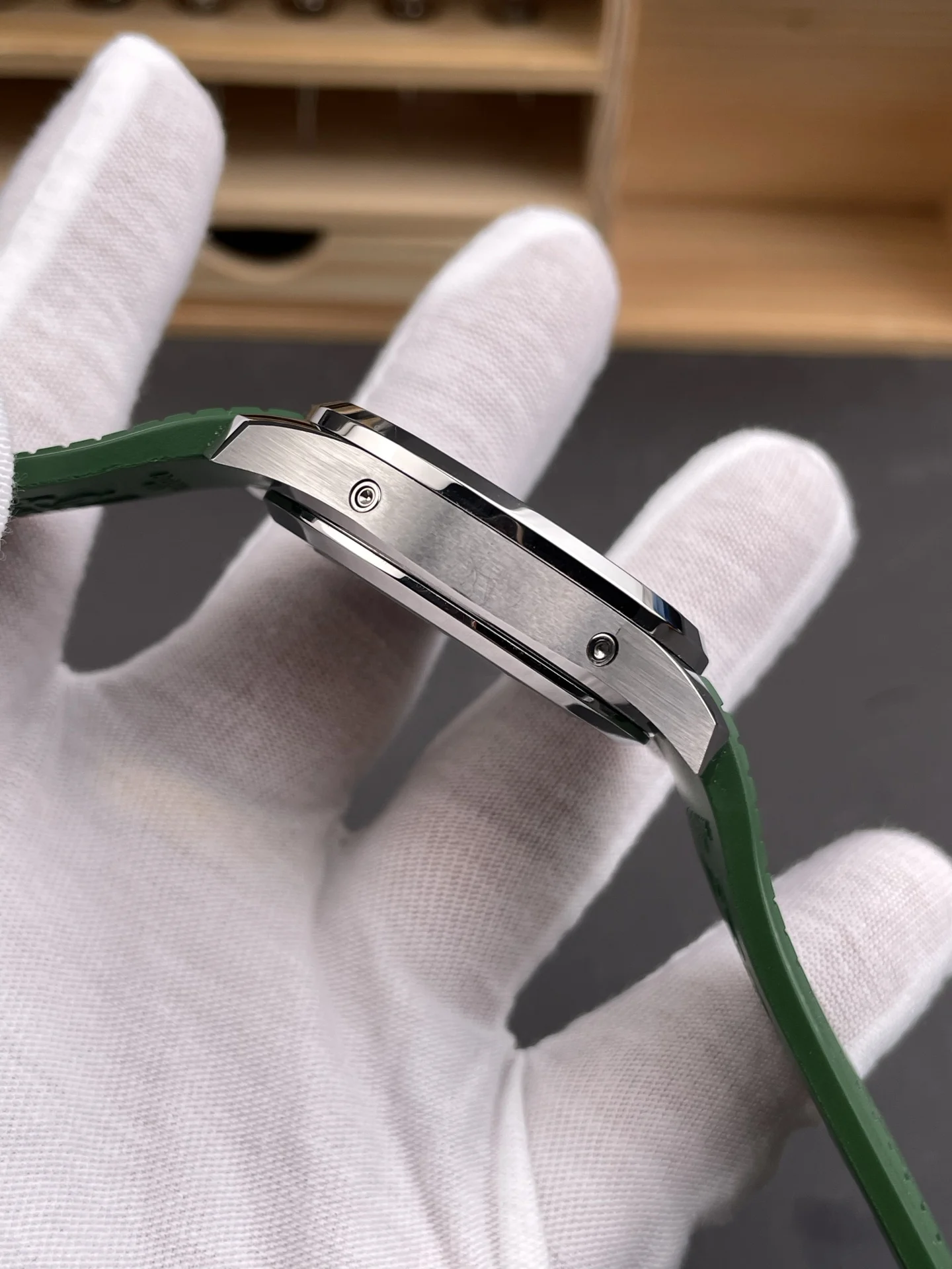Patek Philippe Aquanaut Green Dial 5261 39.9mm — photographed off the sweep
