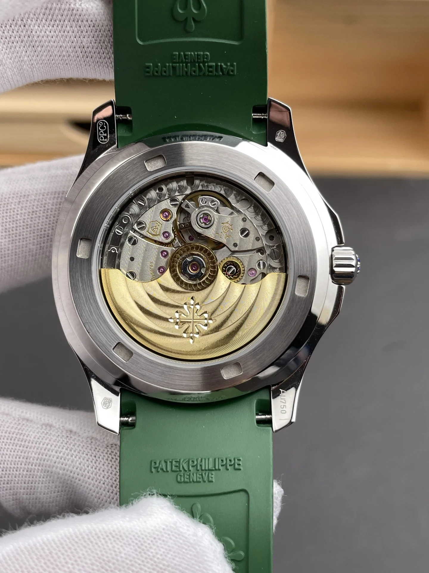 Patek Philippe Aquanaut Green Dial 5261 39.9mm — photographed off the sweep