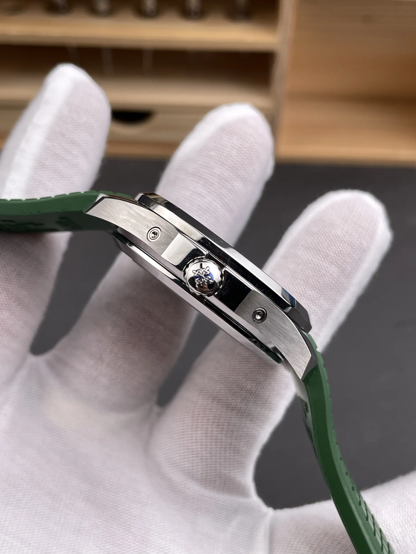Patek Philippe Aquanaut Green Dial 5261 39.9mm — photographed off the sweep