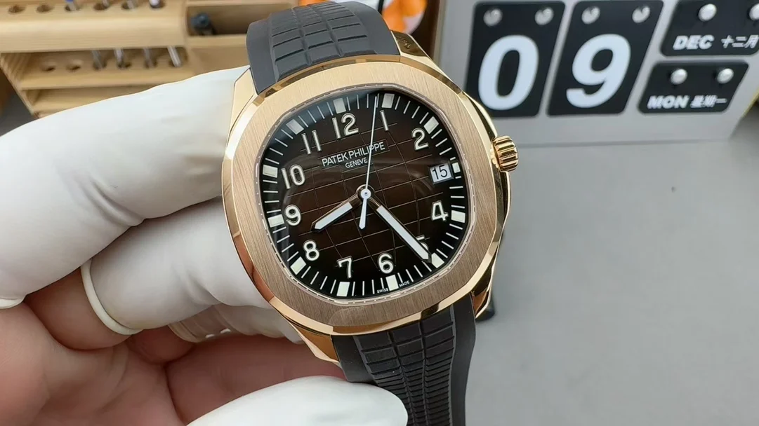 Patek Philippe Aquanaut Rose Gold — photographed off the sweep