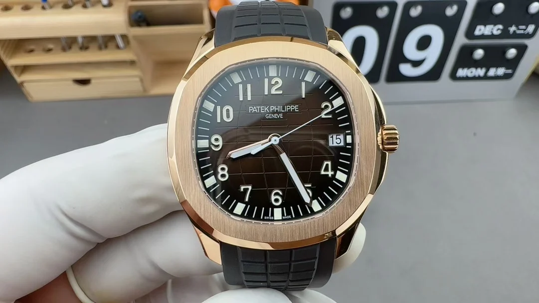 Patek Philippe Aquanaut Rose Gold — photographed off the sweep