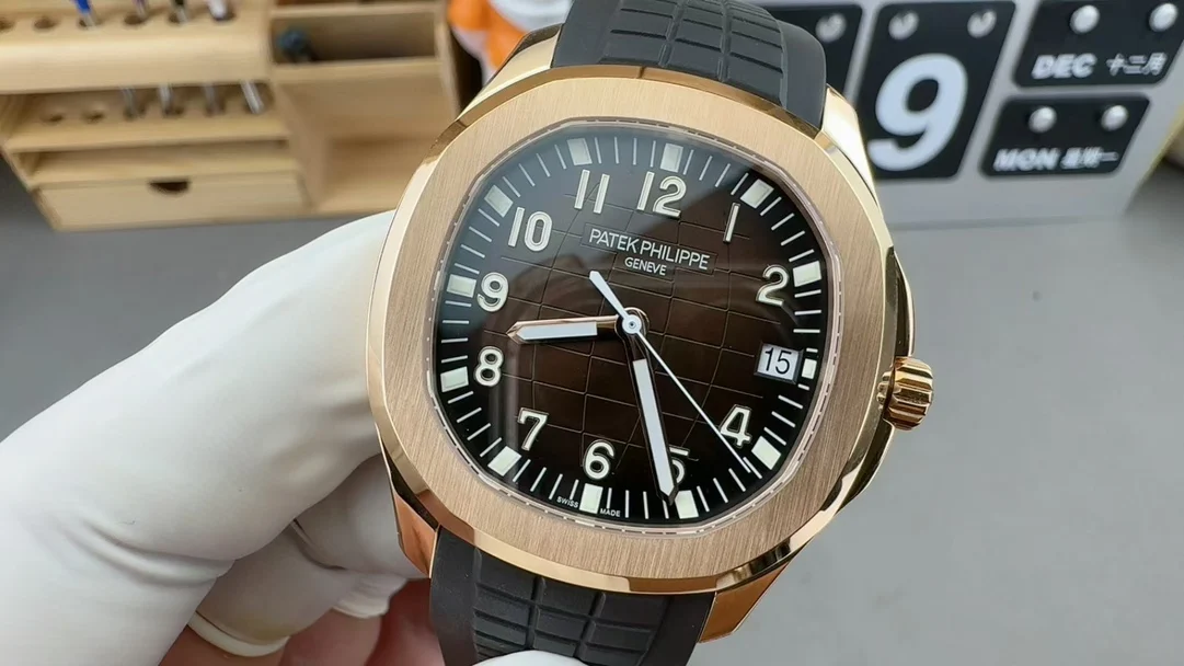 Patek Philippe Aquanaut Rose Gold — photographed off the sweep