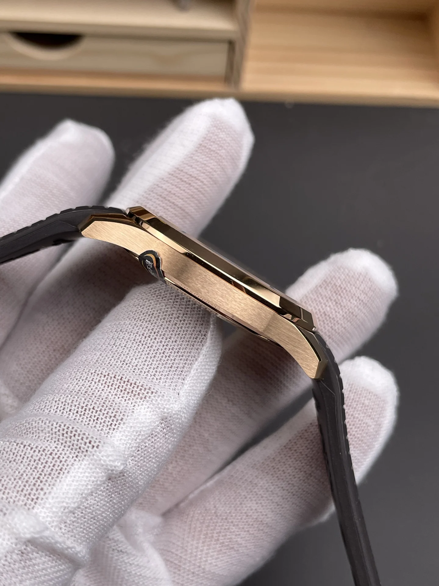 Patek Philippe Aquanaut Rose Gold Brown Dial 5167 40mm — photographed off the sweep