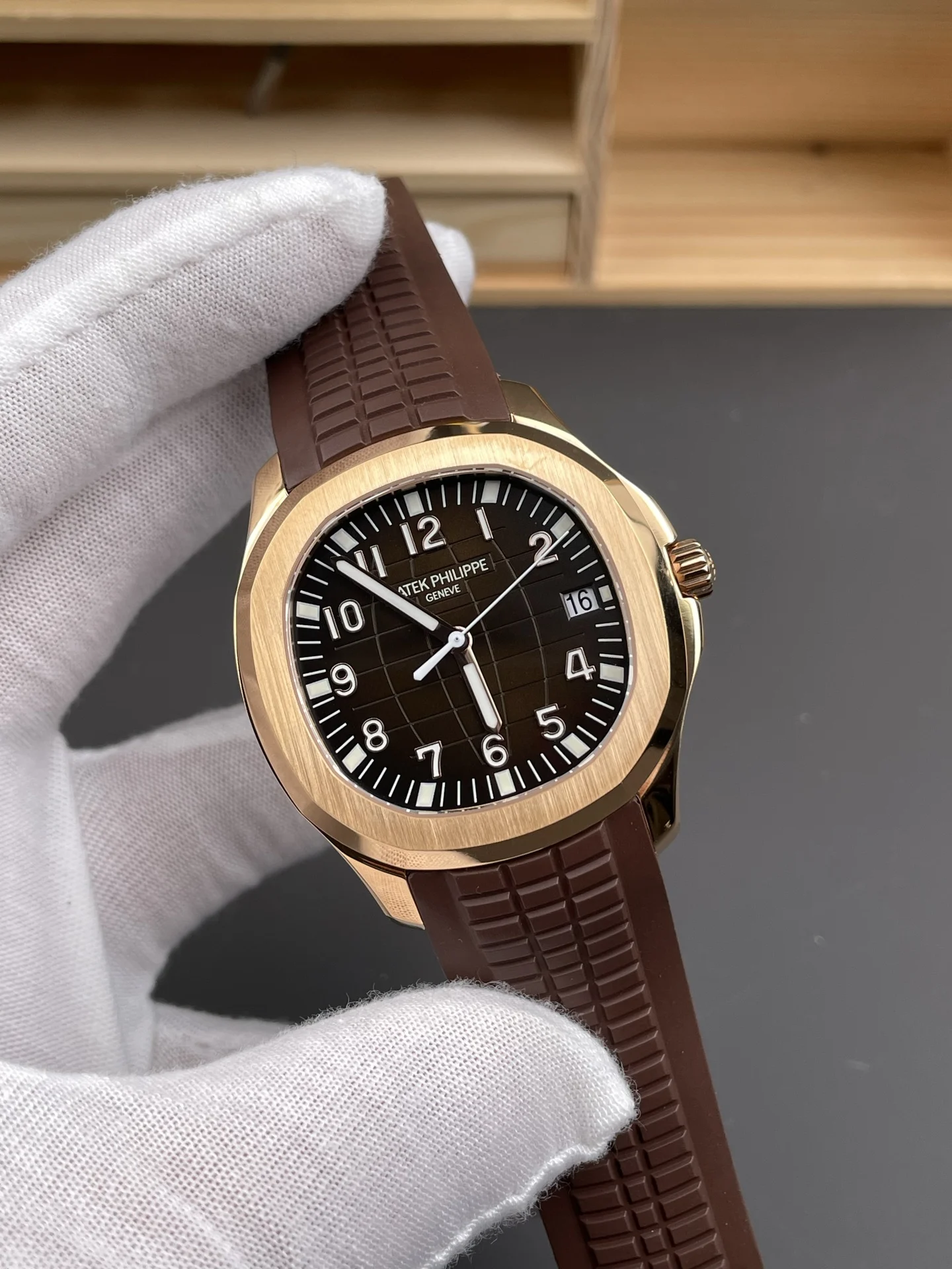 Patek Philippe Aquanaut Rose Gold Brown Dial 5167R 40mm — photographed off the sweep