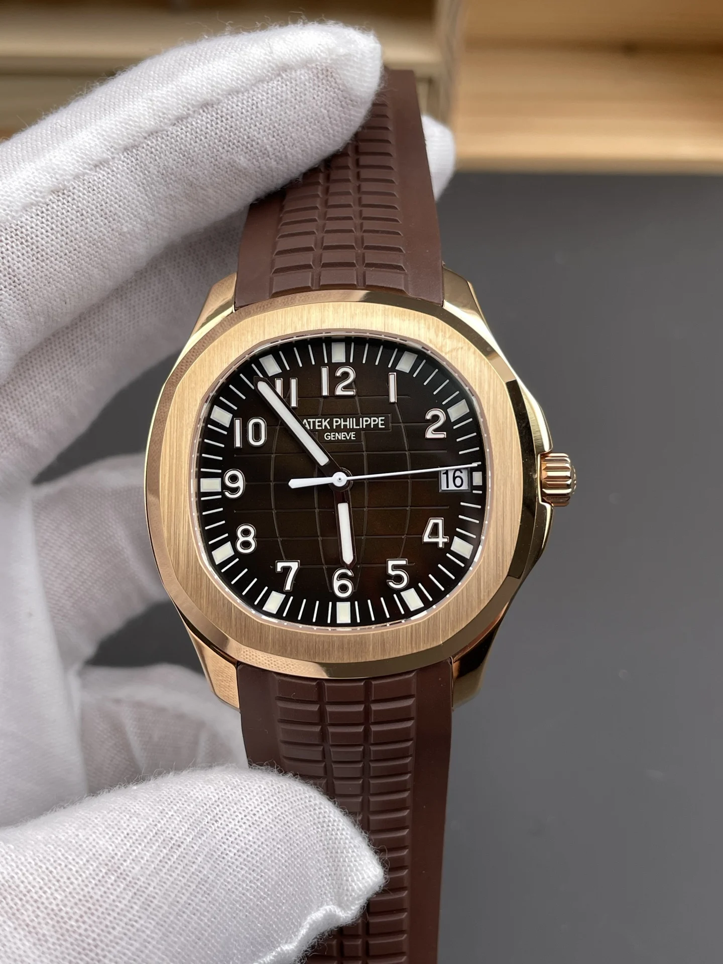 Patek Philippe Aquanaut Rose Gold Brown Dial 5167R 40mm — photographed off the sweep