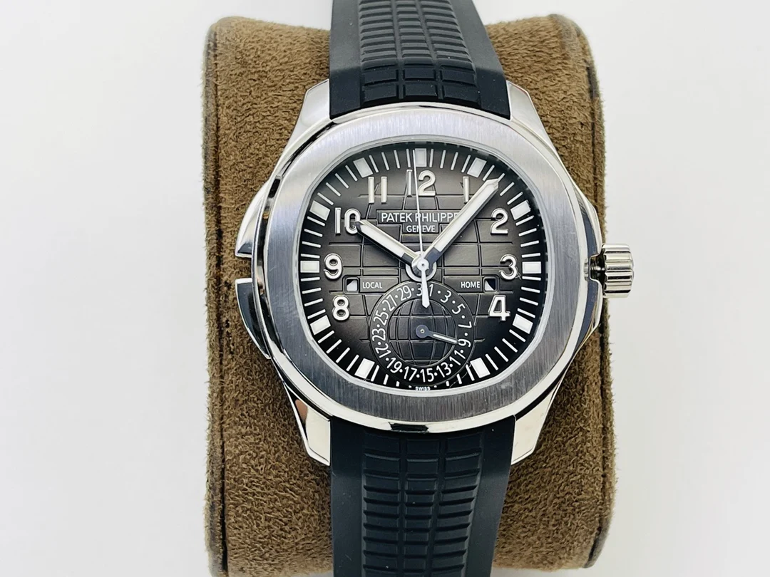 Patek Philippe Aquanaut Steel Blue Dial 40.8mm — photographed off the sweep